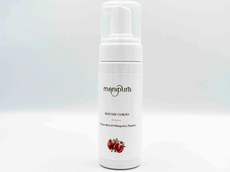 Tubetto di mousse corpo detergente all'acqua attiva di melograno e papaina, con tappo trasparente.