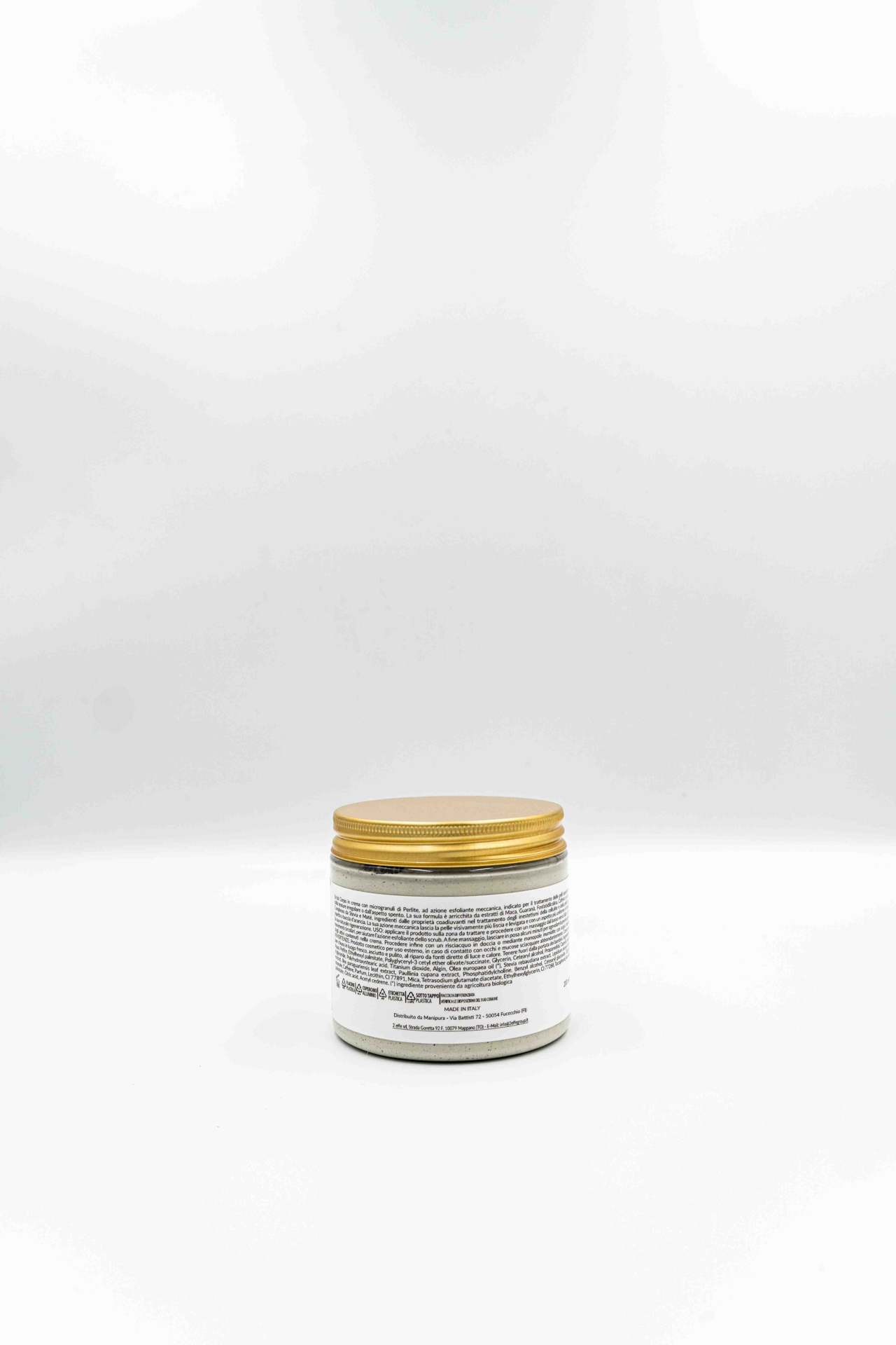 Vasetto dello Scrub Corpo Manipura visto dal retro, con etichetta ingredienti e informazioni prodotto, su sfondo bianco.